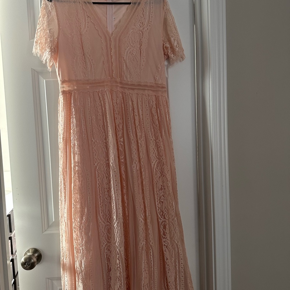 Elegant Lace Maxi Dress in Blush Pink